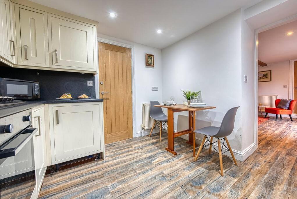 Delightful Two-Bedroom Cottage In The Heart Of בייקוול מראה חיצוני תמונה